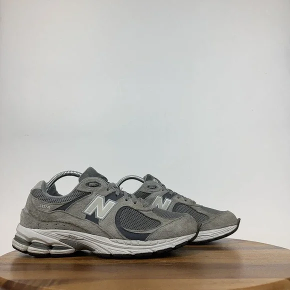 Mens New Balance 2002R Gray Suede Athletic Running Sneakers Shoes Size 8.5 D GUC - Picture 1 of 9